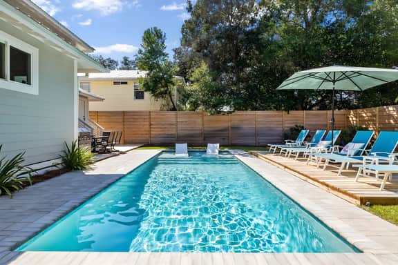 FL(SG) - Good Times and Tan Lines - 27 Dalton Dr